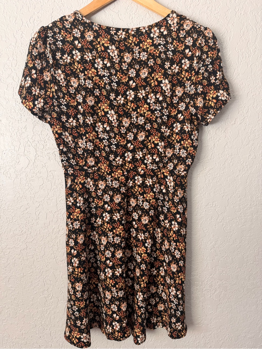 Dress Subcategory Identification - Picture 2 of 6